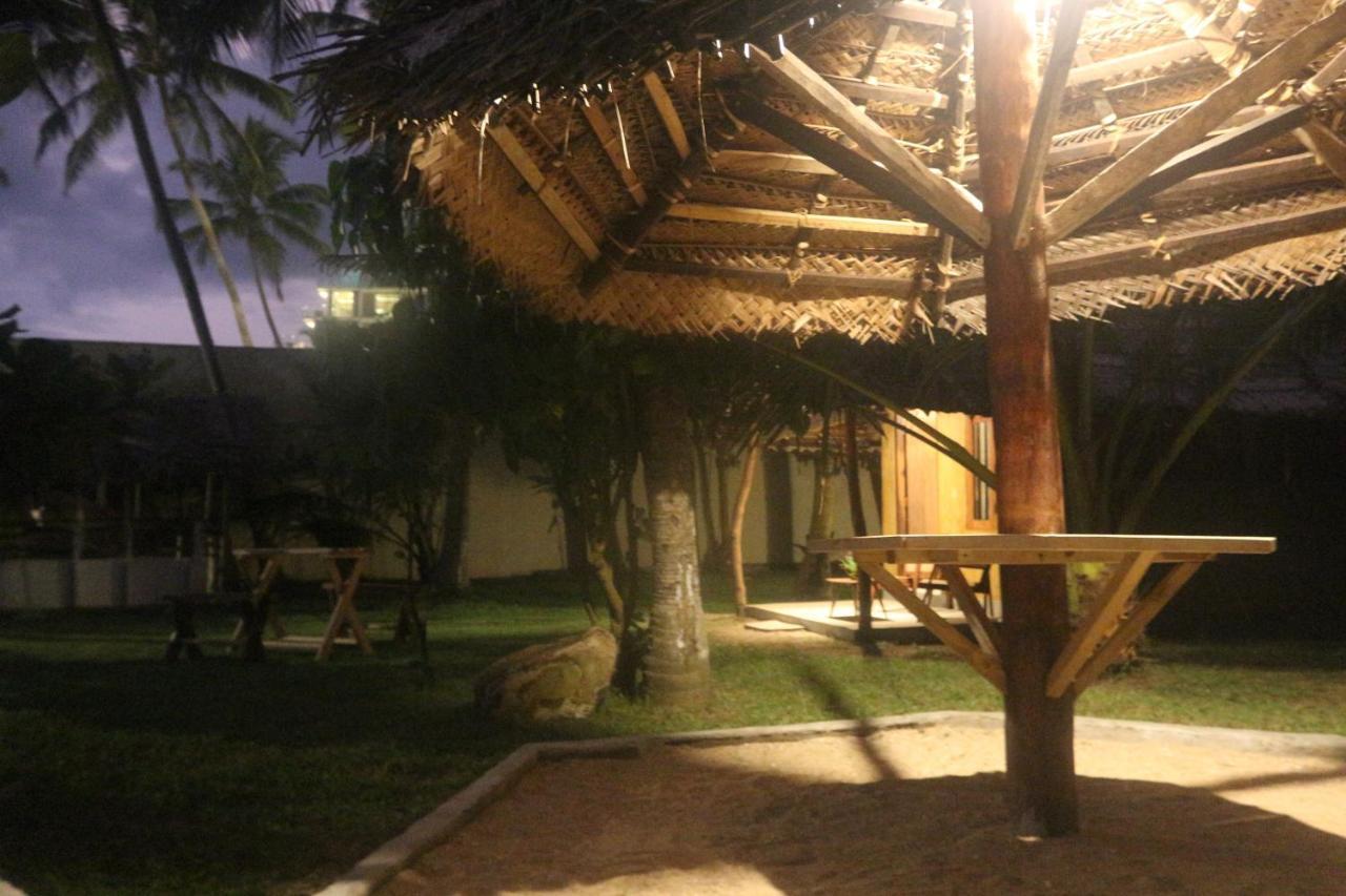 Beach Rip Rap Cabana And Guest Otel Galle Dış mekan fotoğraf